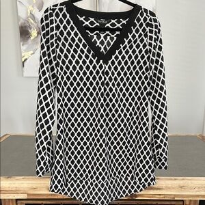 White House Black Market Long Sleeve Blouse (missing one button on sleeve)